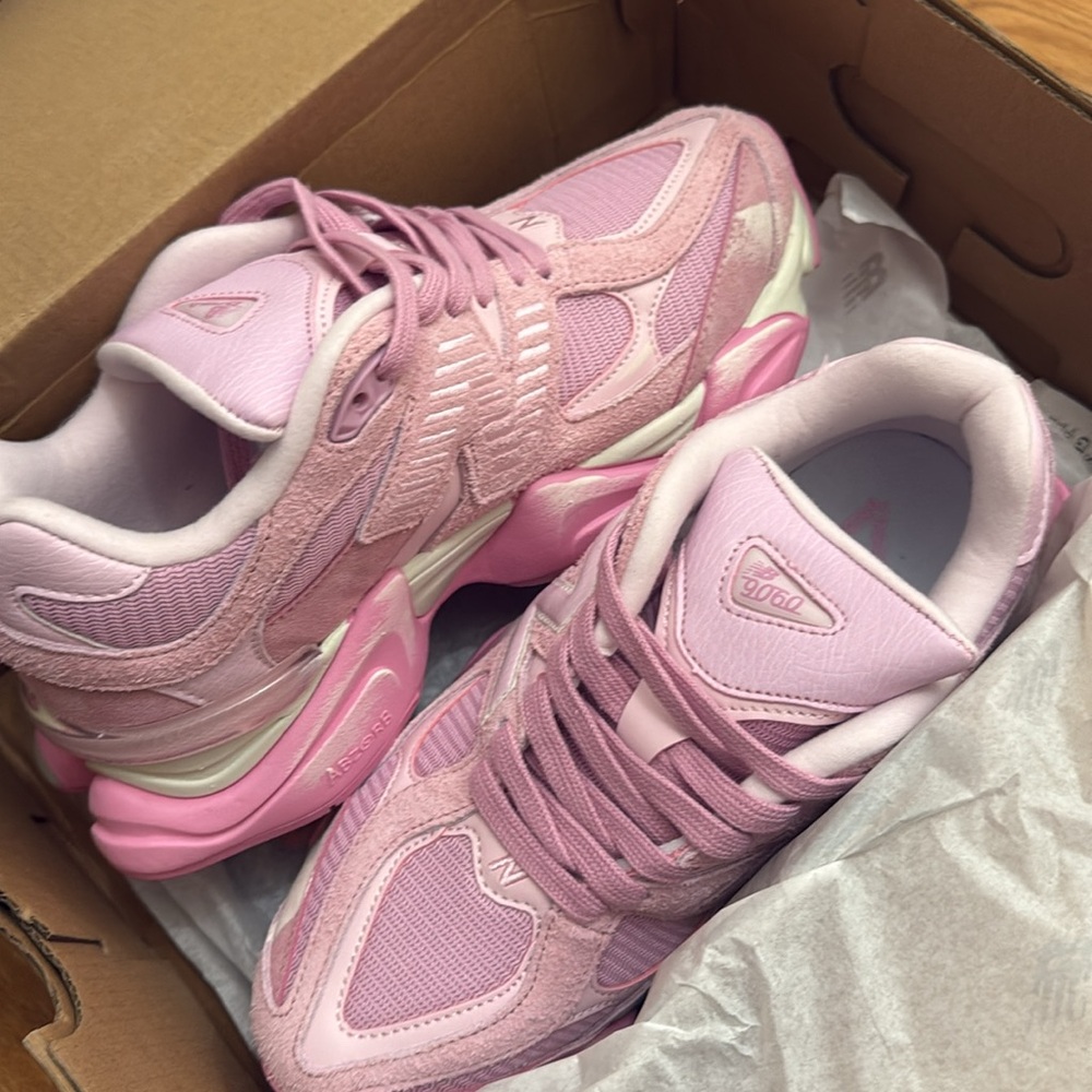 New Balance Women's Pink Sneakers